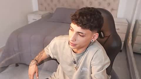 jhoanleandro online show from February 27, 5:08 am