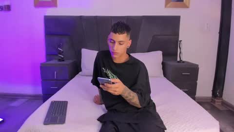 jhoanleandro online show from February 25, 3:52 am