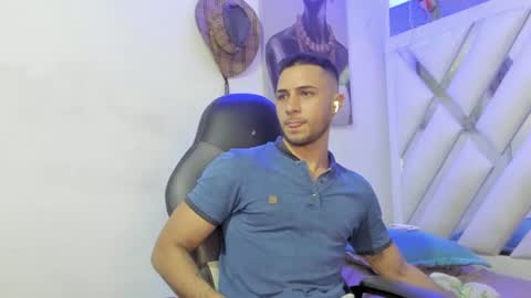 Snapshot of jhonny_flames7 chatting on December 23, 4:01 am jhonny online show from December 23, 4:01 am