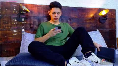 jhosuavega online show from December 4, 2:51 am