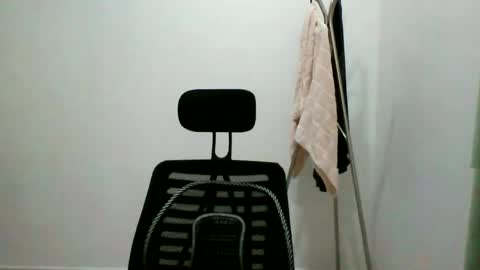 Snapshot of jiachi13 chatting on January 6, 12:59 am Alex online show from January 6, 12:59 am