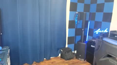 Jizzy Blue online show from December 25, 12:05 am