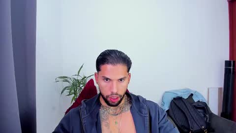 Snapshot of joe_esthetic chatting on October 20, 12:53 pm joe_esthetic online show from October 20, 12:53 pm