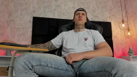     online show from December 12, 3:43 am