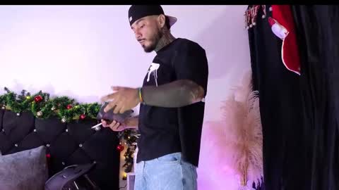 John  online show from December 18, 11:17 am