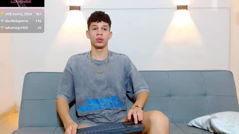 john_ssnow29 online show from December 3, 1:39 pm