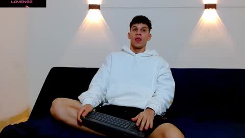 john_ssnow29 online show from December 20, 10:55 am