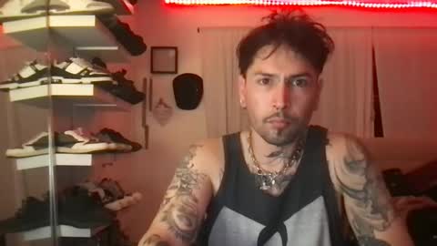 Snapshot of johnnydeep66 chatting on December 12, 5:31 am JohnnyDeep66 online show from December 12, 5:31 am