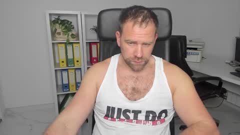 johnnydough82 online show from January 3, 5:39 am