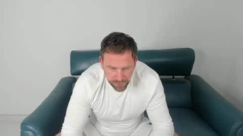 johnnydough82 online show from February 28, 5:04 am