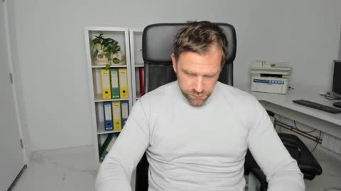 johnnydough82 online show from December 8, 4:57 am