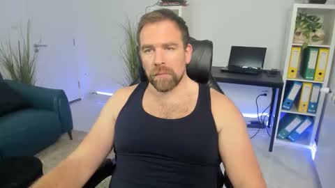 johnnydough82 online show from December 3, 9:26 am