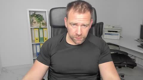 johnnydough82 online show from December 30, 4:42 am