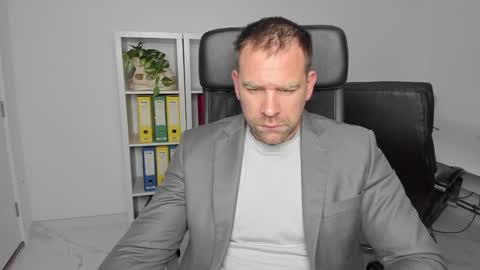 johnnydough82 online show from December 26, 5:04 am