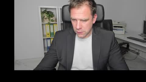 johnnydough82 online show from December 20, 5:04 am