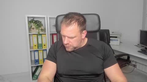 johnnydough82 online show from January 1, 5:22 am