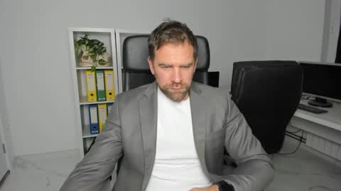 johnnydough82 online show from December 6, 5:53 am