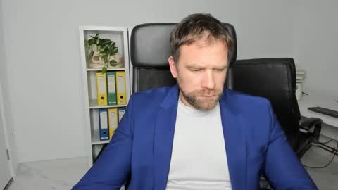 johnnydough82 online show from December 15, 5:23 am