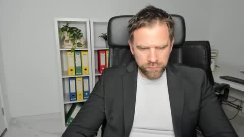 johnnydough82 online show from December 18, 4:09 am