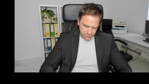 johnnydough82 online show from December 21, 1:42 pm