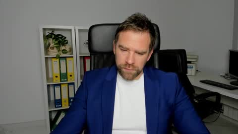 johnnydough82 online show from December 12, 5:42 am