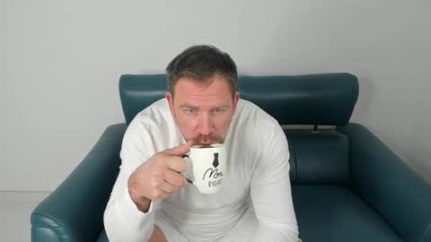 johnnydough82 online show from February 27, 4:20 am