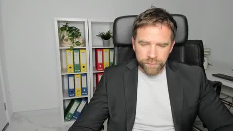 johnnydough82 online show from December 17, 5:07 am