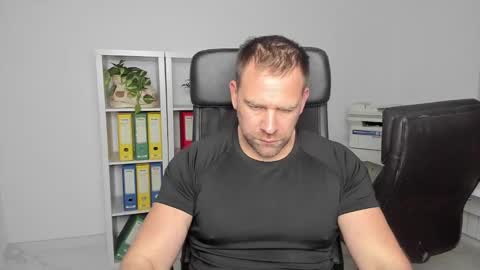 johnnydough82 online show from December 28, 5:02 am