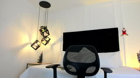 Jonathan Danielss  online show from December 12, 12:12 pm