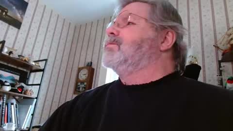 joncpics online show from December 4, 8:07 pm