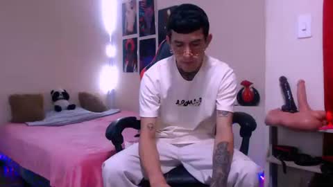 josue_linares online show from March 16, 11:41 pm