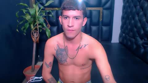 josue_linares online show from September 14, 2:57 am