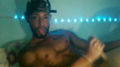 jpineda97 online show from February 6, 5:48 am