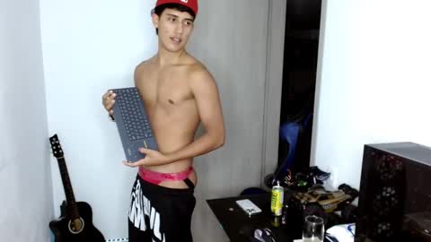 Snapshot of juan_da01 chatting on February 16, 12:43 am JuanDa online show from February 16, 12:43 am