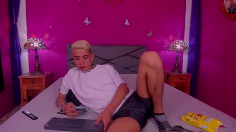 J U A N   L O V E R S online show from December 10, 1:55 pm