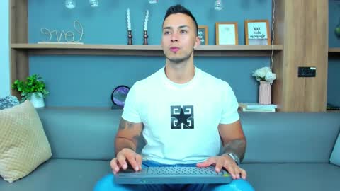 juan_muscle online show from March 9, 3:23 am