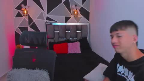 JuanSteven online show from February 12, 12:05 am