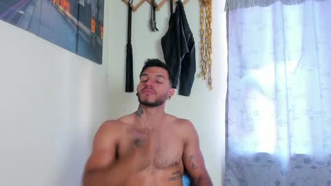 Juan Esteban online show from December 8, 5:33 pm