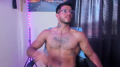 Juan Esteban online show from March 9, 5:06 pm