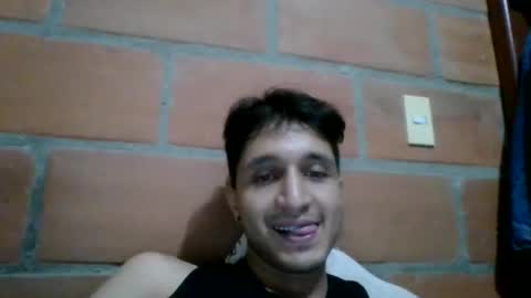 Snapshot of juanc23_371 chatting on January 3, 1:05 am juanc23_371 online show from January 3, 1:05 am