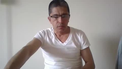 juanearth1 online show from April 14, 9:58 pm