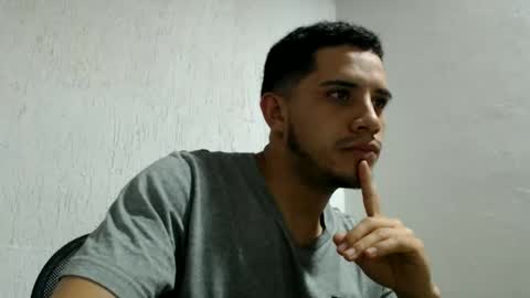 juanperez1999777 online show from June 8, 11:39 pm