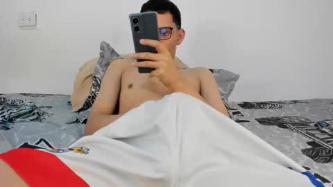 juansuarez204 online show from November 29, 9:39 pm