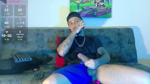 Julian independent model online show from November 28, 6:27 am