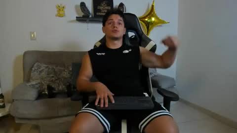 julian_wallace online show from November 27, 6:22 pm