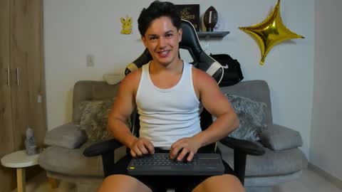 julian_wallace online show from January 9, 10:15 pm