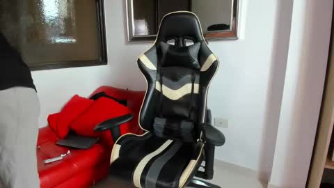 julian_wallace online show from March 16, 1:04 pm