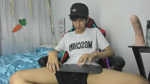 Julian online show from April 6, 7:25 pm