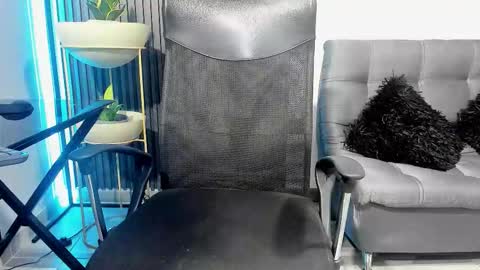 Julian online show from December 4, 11:23 pm