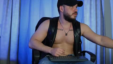 JULiUS   online show from January 3, 3:44 pm